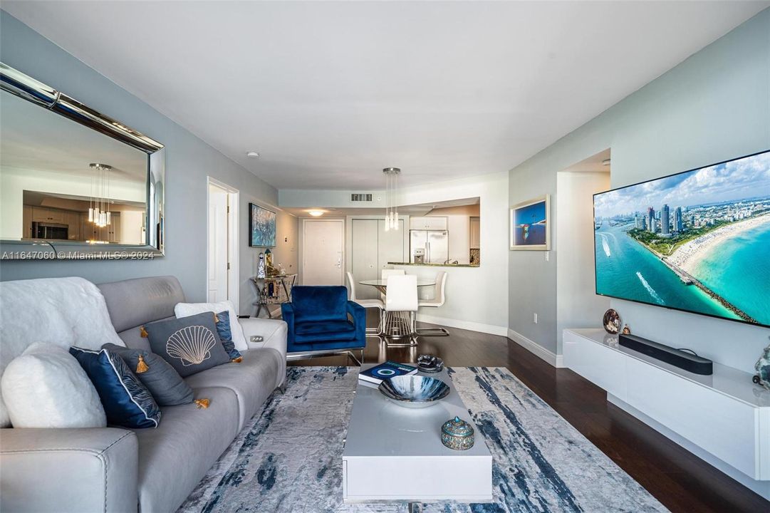 For Sale: $1,398,000 (2 beds, 2 baths, 1270 Square Feet)