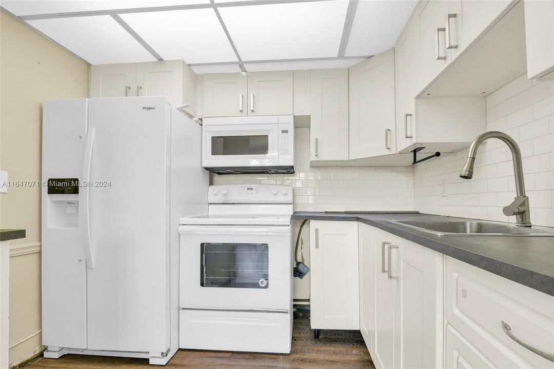 Active With Contract: $85,000 (1 beds, 1 baths, 726 Square Feet)