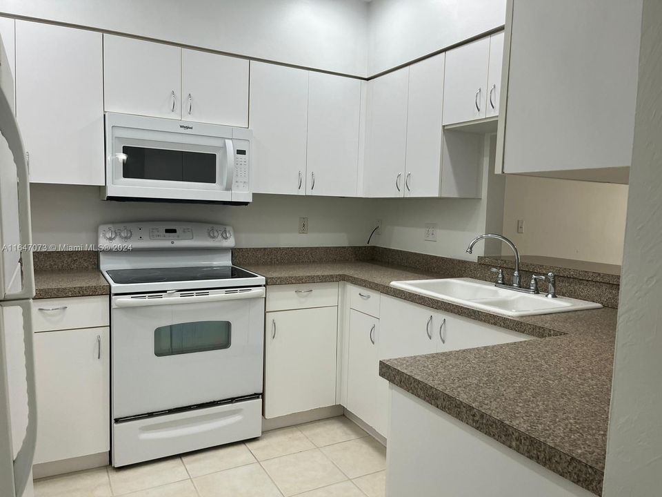 Недавно арендовано: $2,350 (2 спален, 2 ванн, 0 Квадратных фут)