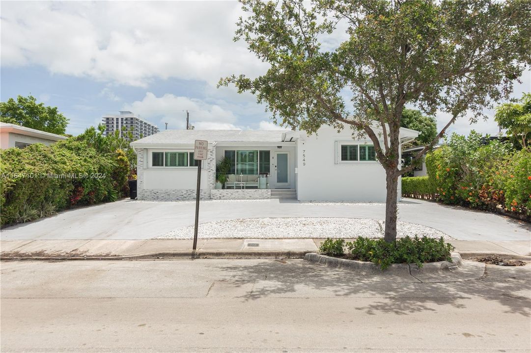 For Sale: $1,499,000 (4 beds, 3 baths, 2078 Square Feet)