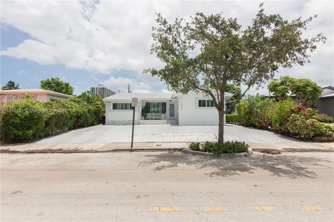 For Sale: $1,499,000 (4 beds, 3 baths, 2078 Square Feet)