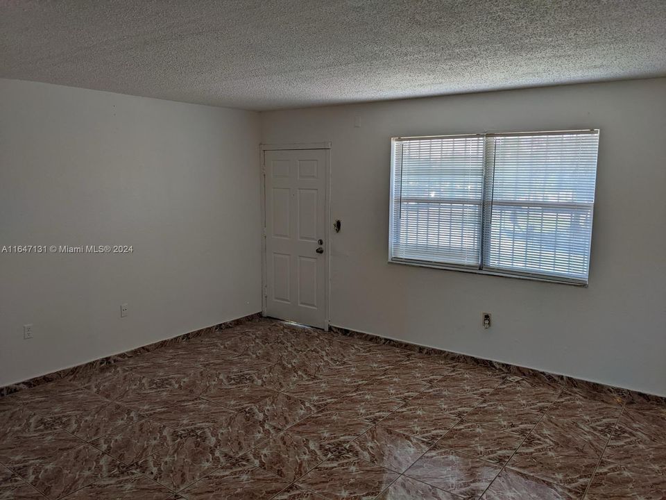 For Sale: $164,000 (1 beds, 1 baths, 620 Square Feet)