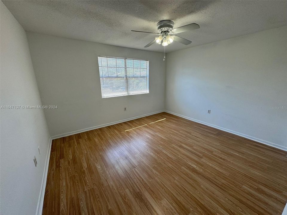 For Rent: $1,400 (2 beds, 1 baths, 899 Square Feet)