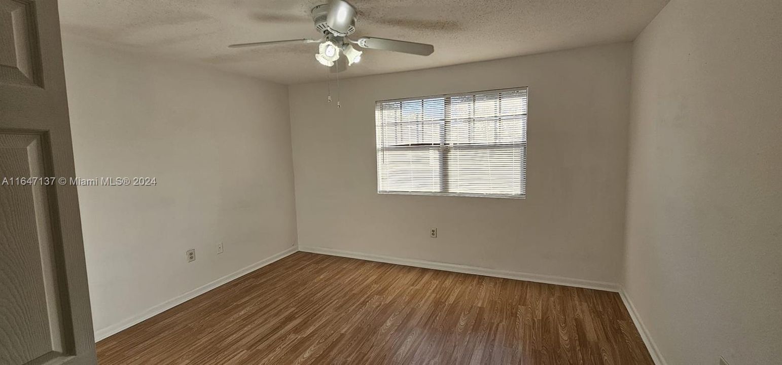 For Rent: $1,400 (2 beds, 1 baths, 899 Square Feet)