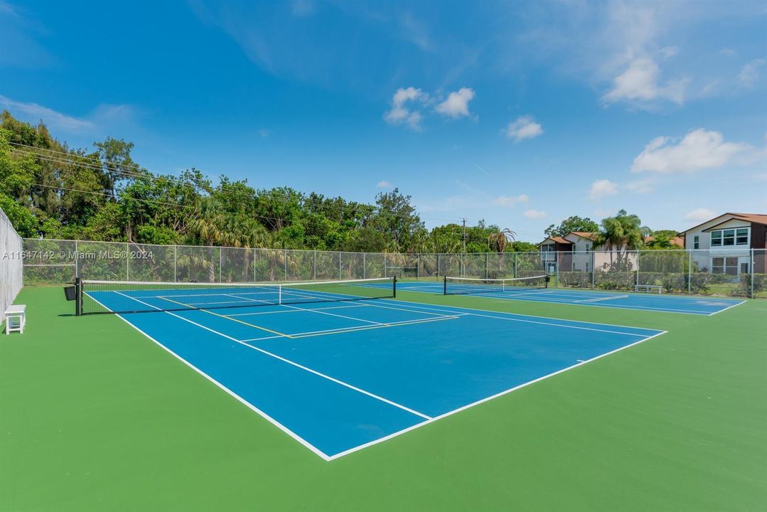 TENNIS/PICKLE BALL COURTS