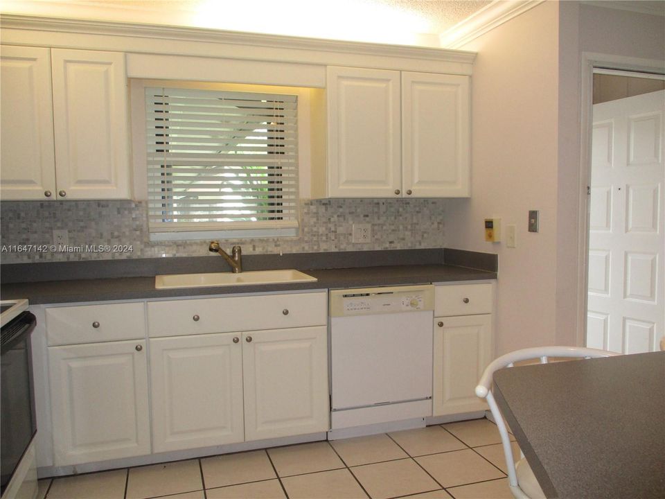 KITCHEN TO THE RIGHT AS YOU ENTER THE FRONT DOOR