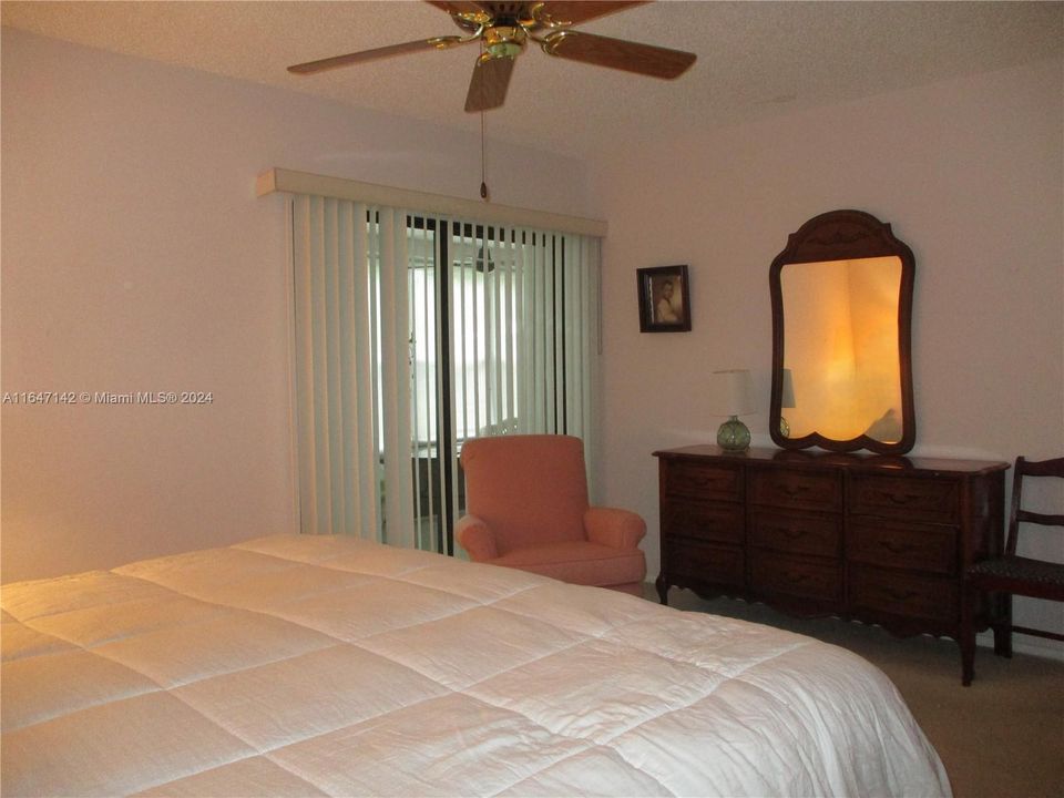 MASTER BEDROOM WITH SLIDING DOOR TO THE PATIO