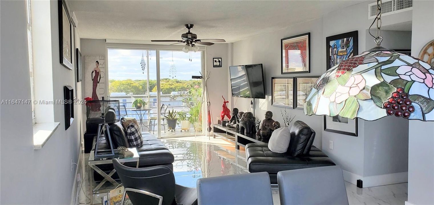 Recently Rented: $2,300 (2 beds, 2 baths, 1092 Square Feet)