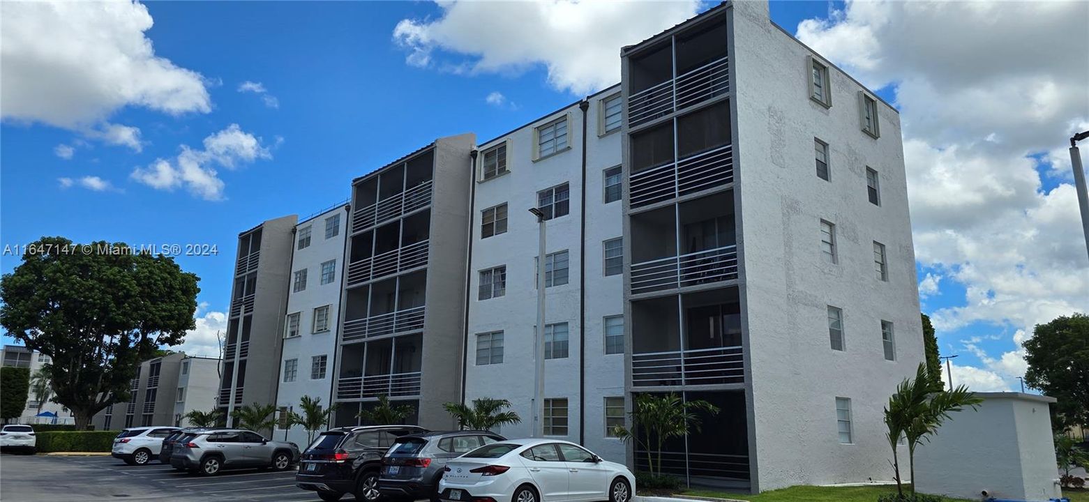 Recently Rented: $2,300 (2 beds, 2 baths, 1092 Square Feet)