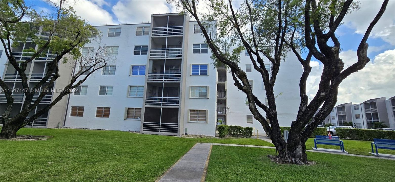 Recently Rented: $2,300 (2 beds, 2 baths, 1092 Square Feet)