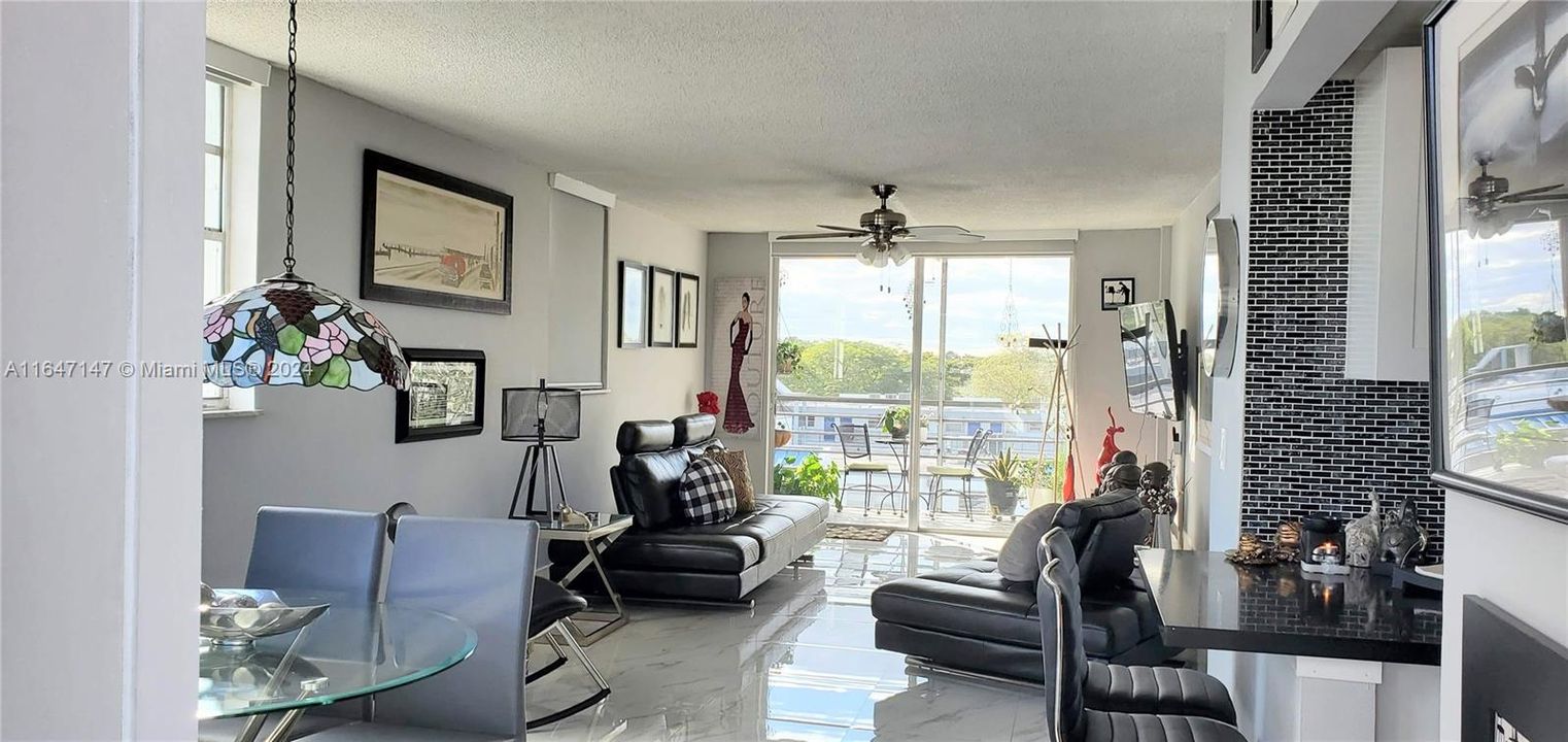 Recently Rented: $2,300 (2 beds, 2 baths, 1092 Square Feet)