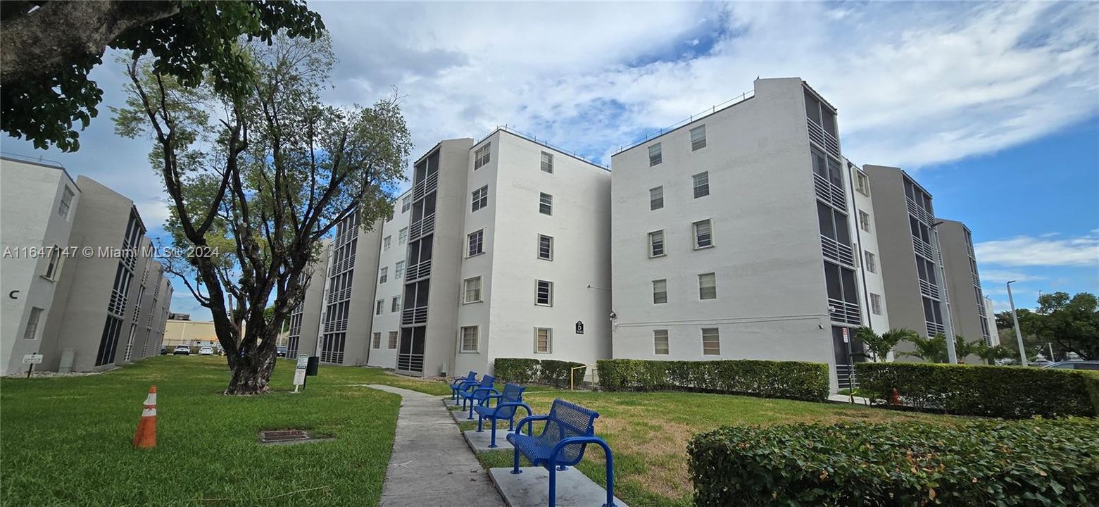 Recently Rented: $2,300 (2 beds, 2 baths, 1092 Square Feet)