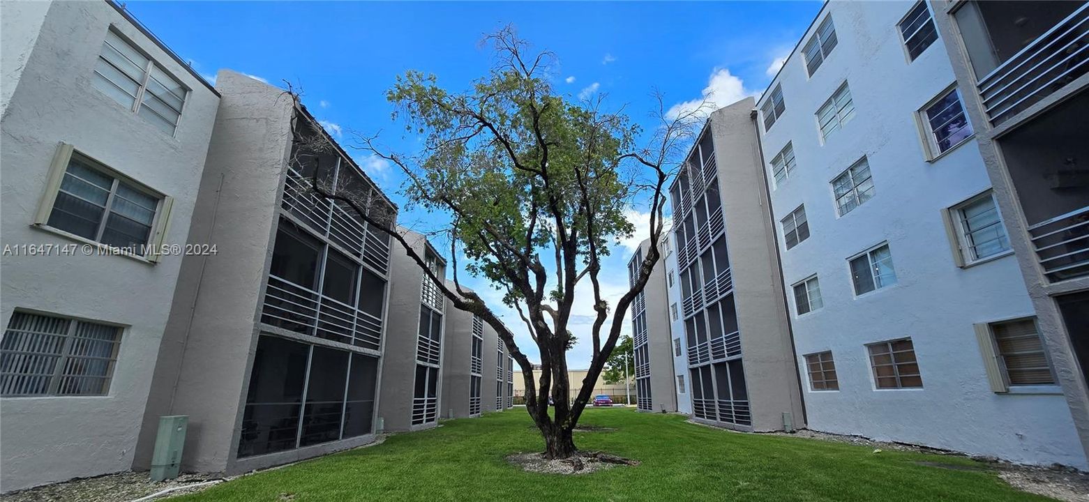 Recently Rented: $2,300 (2 beds, 2 baths, 1092 Square Feet)