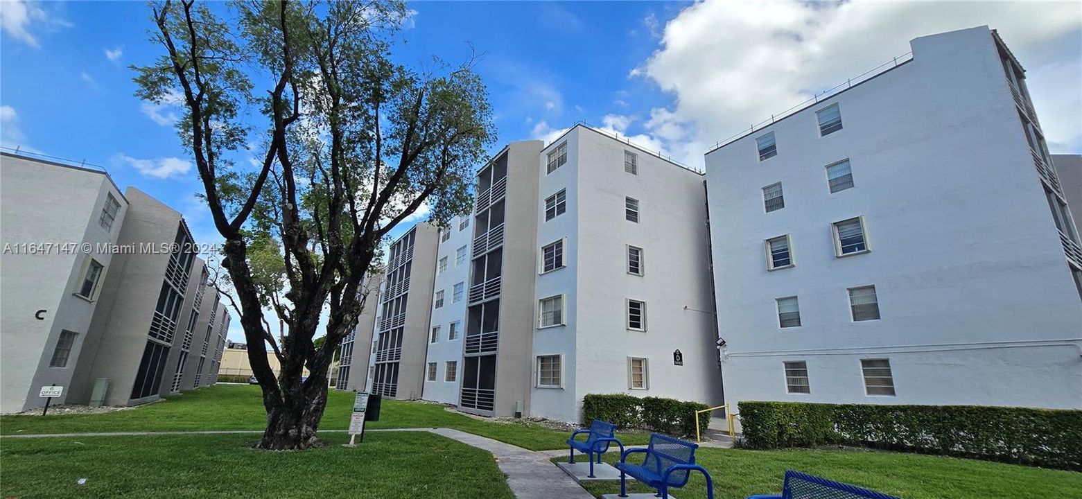 Recently Rented: $2,300 (2 beds, 2 baths, 1092 Square Feet)