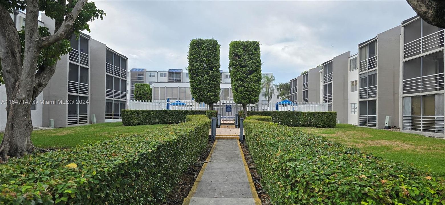 Recently Rented: $2,300 (2 beds, 2 baths, 1092 Square Feet)