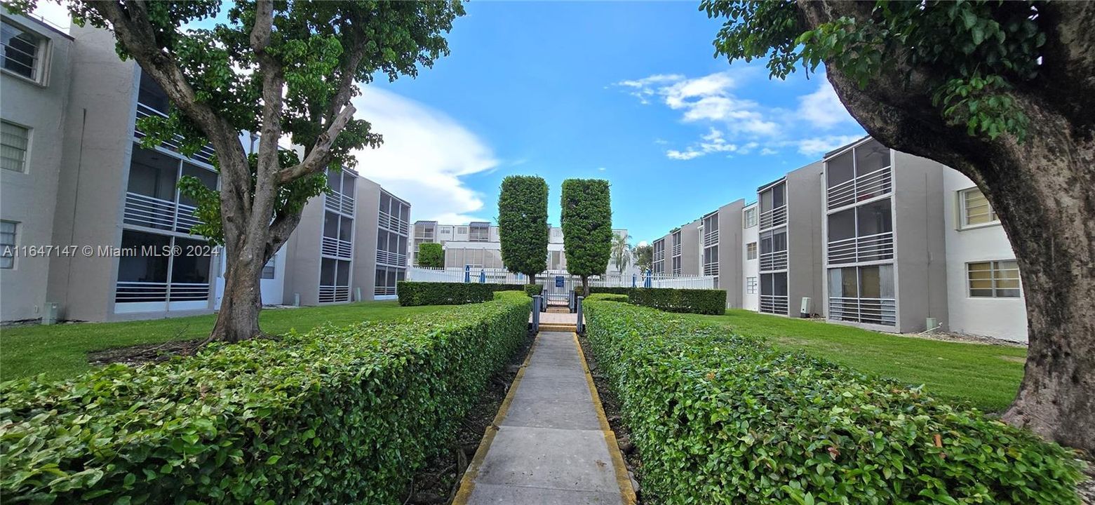 Recently Rented: $2,300 (2 beds, 2 baths, 1092 Square Feet)