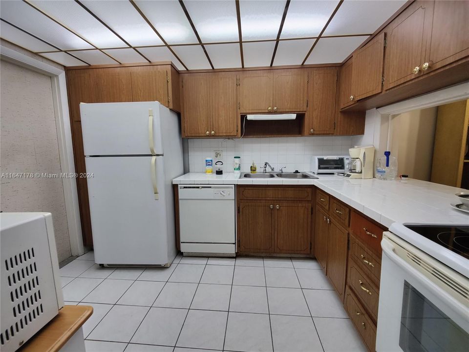 For Sale: $149,900 (1 beds, 1 baths, 770 Square Feet)