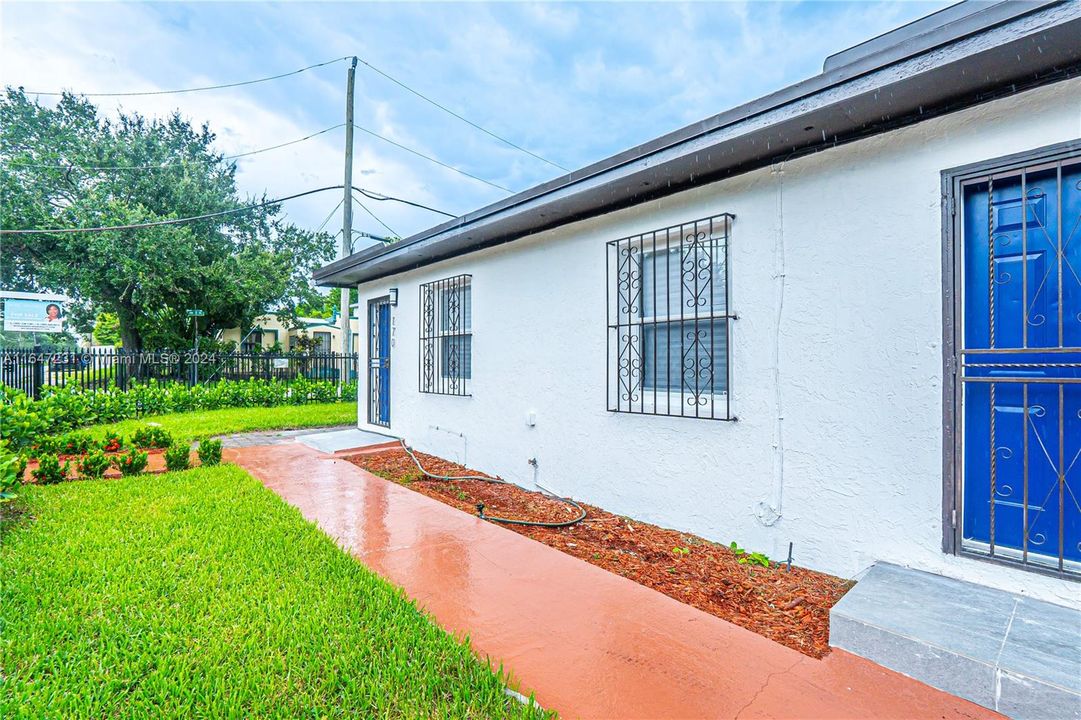 For Sale: $484,000 (3 beds, 2 baths, 1053 Square Feet)