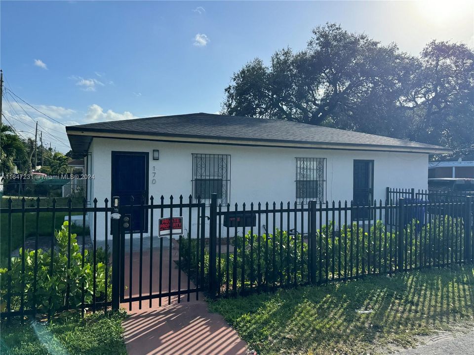 For Sale: $484,000 (3 beds, 2 baths, 1053 Square Feet)