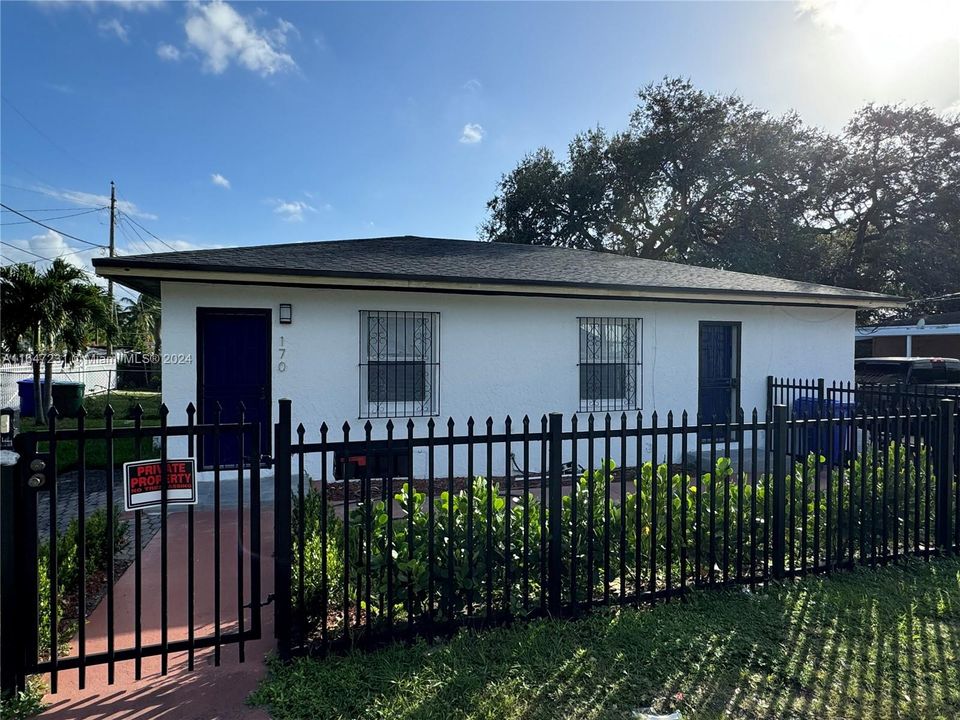 For Sale: $484,000 (3 beds, 2 baths, 1053 Square Feet)