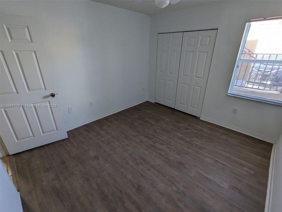 For Sale: $300,000 (2 beds, 2 baths, 970 Square Feet)