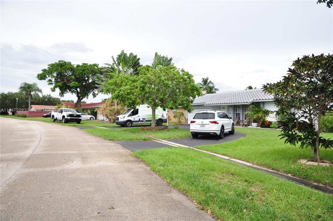 Active With Contract: $595,000 (4 beds, 2 baths, 1722 Square Feet)