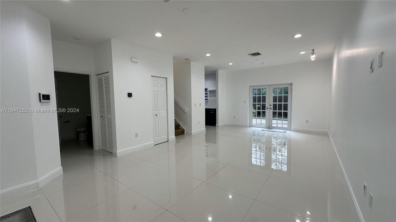 Recently Rented: $3,250 (3 beds, 2 baths, 1475 Square Feet)