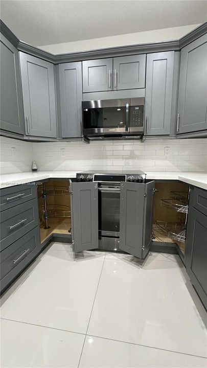 Recently Rented: $3,250 (3 beds, 2 baths, 1475 Square Feet)