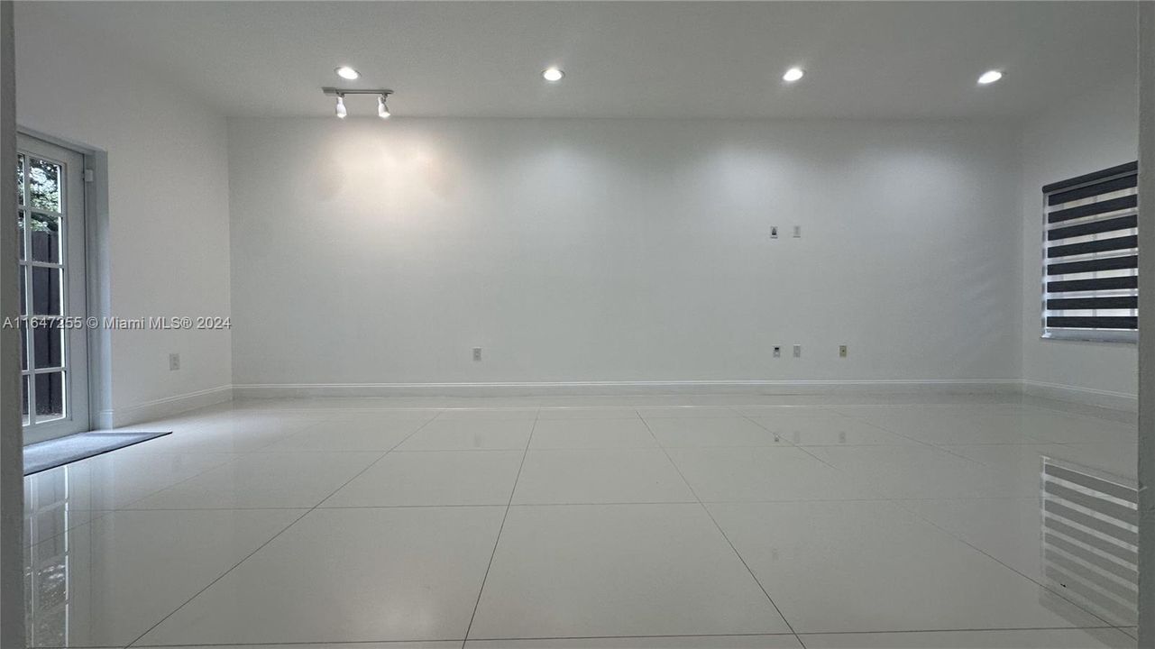 Recently Rented: $3,250 (3 beds, 2 baths, 1475 Square Feet)