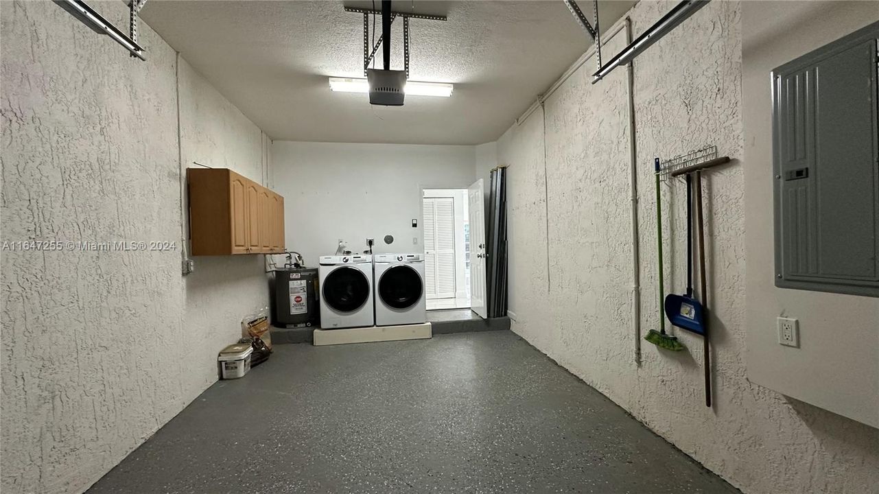 Recently Rented: $3,250 (3 beds, 2 baths, 1475 Square Feet)