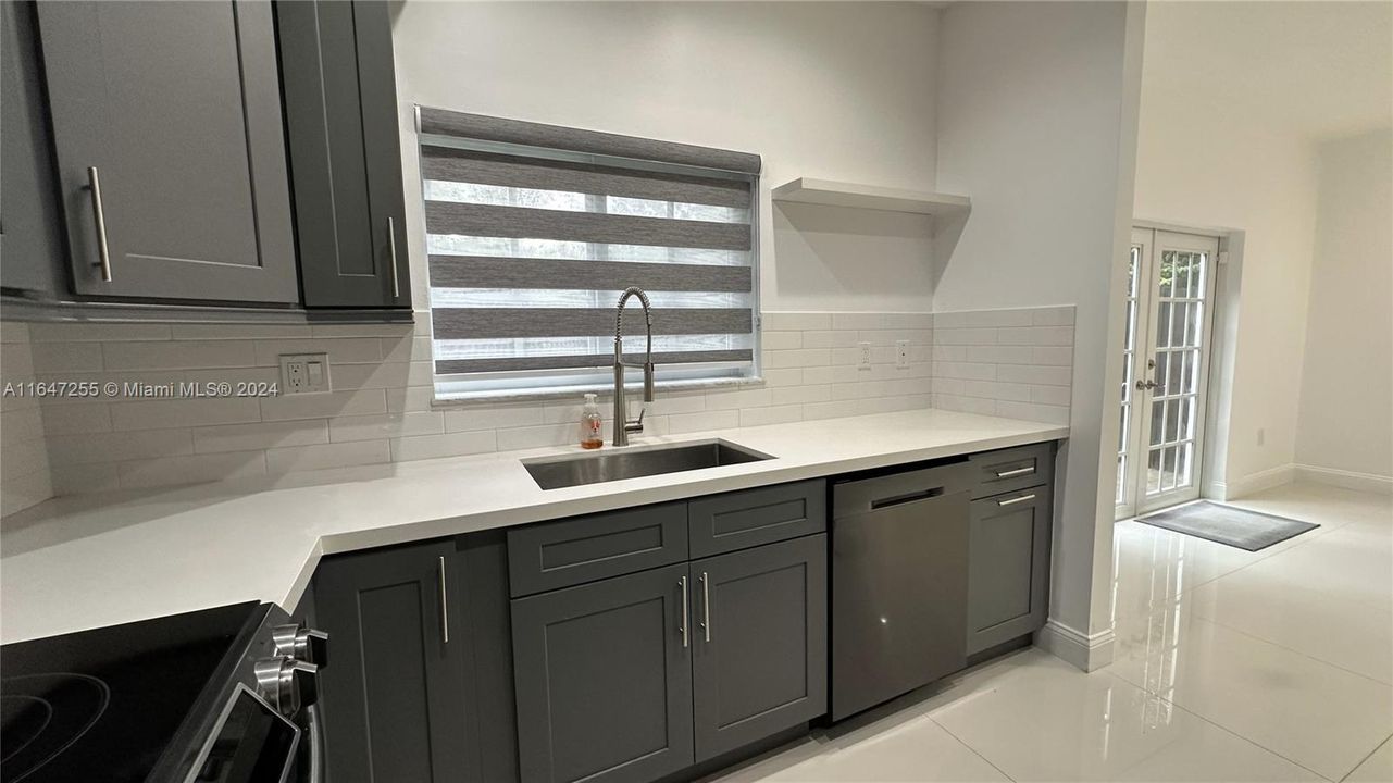 Recently Rented: $3,250 (3 beds, 2 baths, 1475 Square Feet)