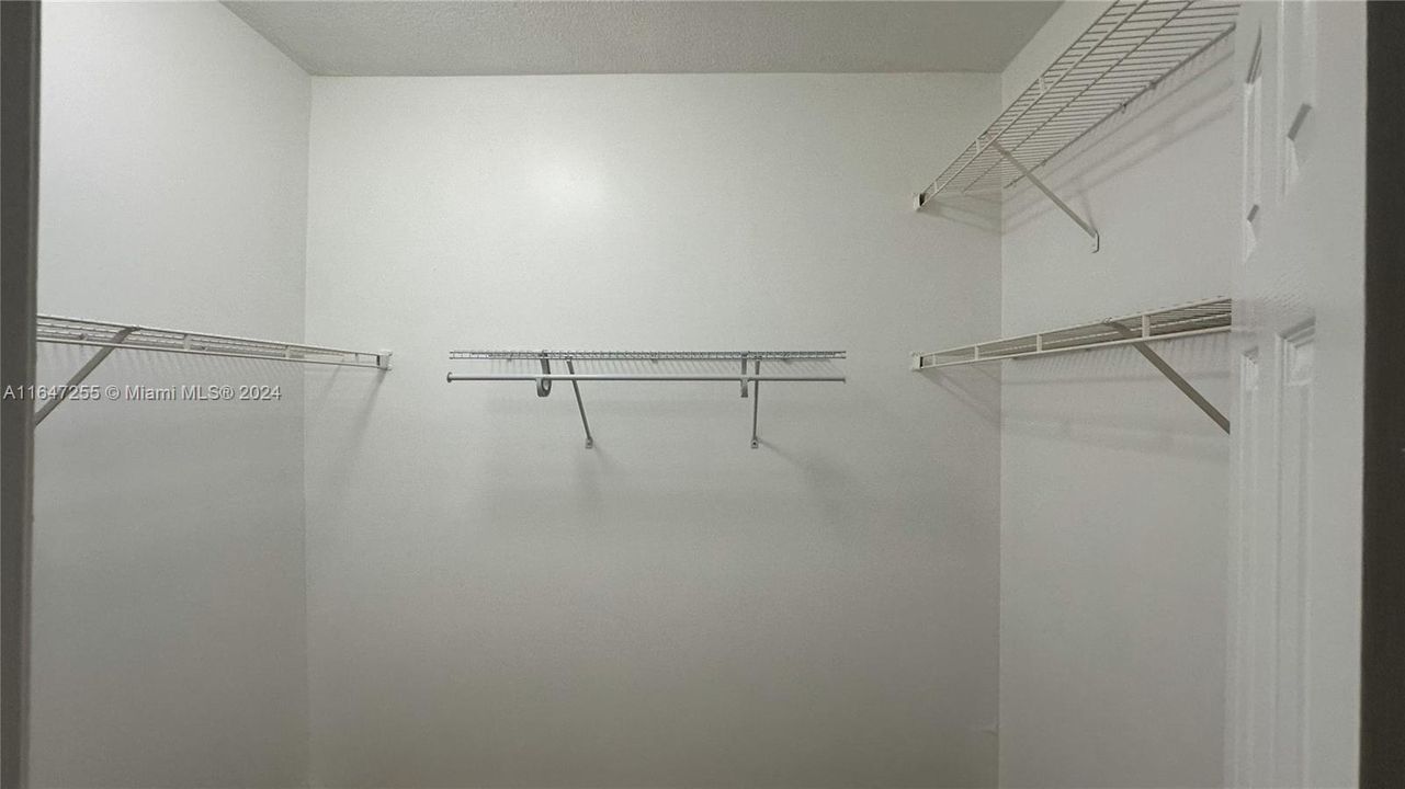 Recently Rented: $3,250 (3 beds, 2 baths, 1475 Square Feet)