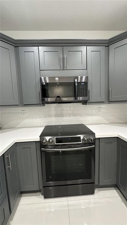 Recently Rented: $3,250 (3 beds, 2 baths, 1475 Square Feet)