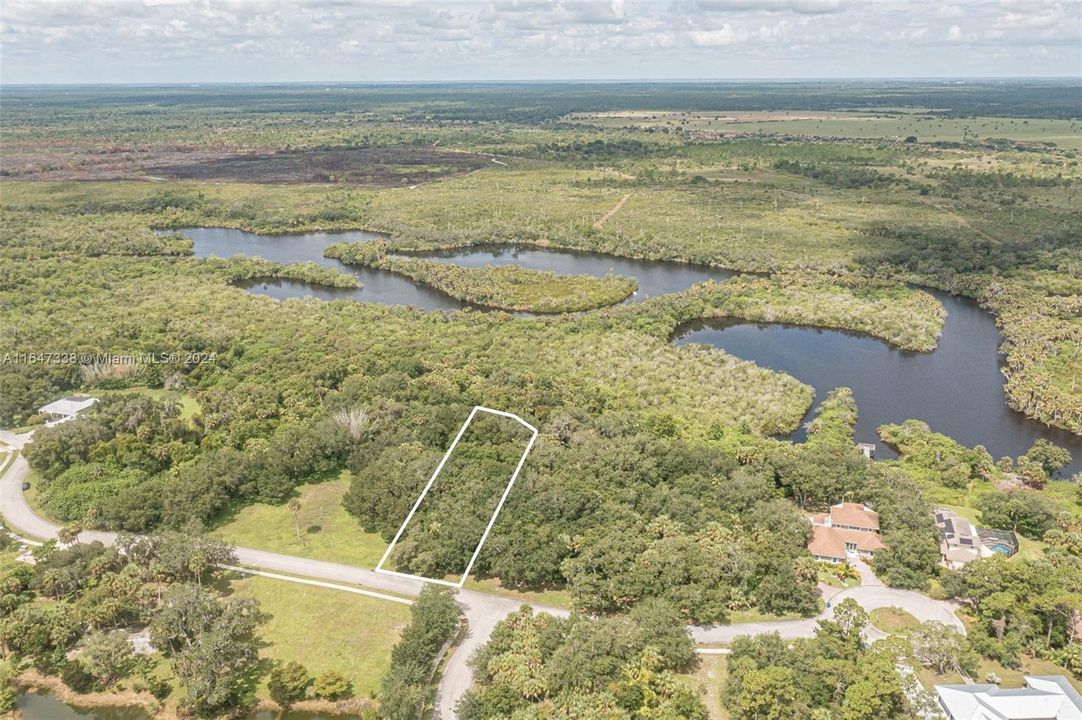 На продажу: $145,000 (0.64 acres)