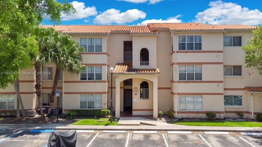 Active With Contract: $1,650 (1 beds, 1 baths, 712 Square Feet)