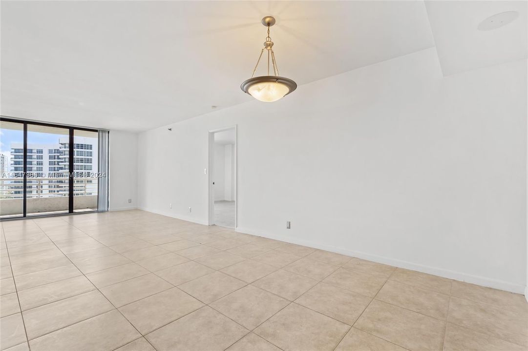 For Sale: $419,000 (2 beds, 2 baths, 1062 Square Feet)