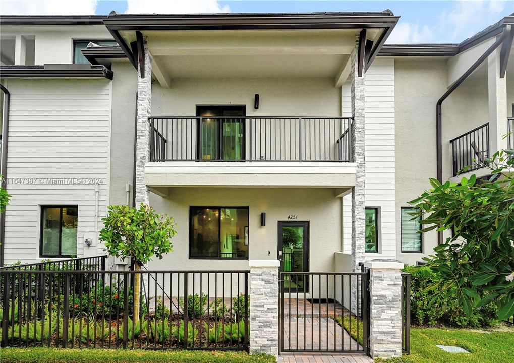 Recently Sold: $680,000 (3 beds, 2 baths, 1604 Square Feet)