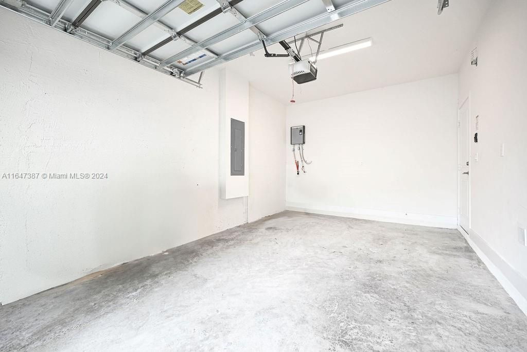 Recently Sold: $680,000 (3 beds, 2 baths, 1604 Square Feet)