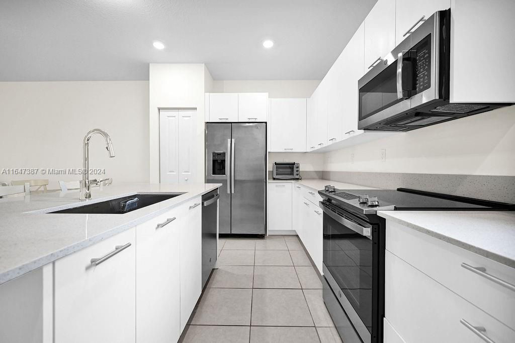 Recently Sold: $680,000 (3 beds, 2 baths, 1604 Square Feet)