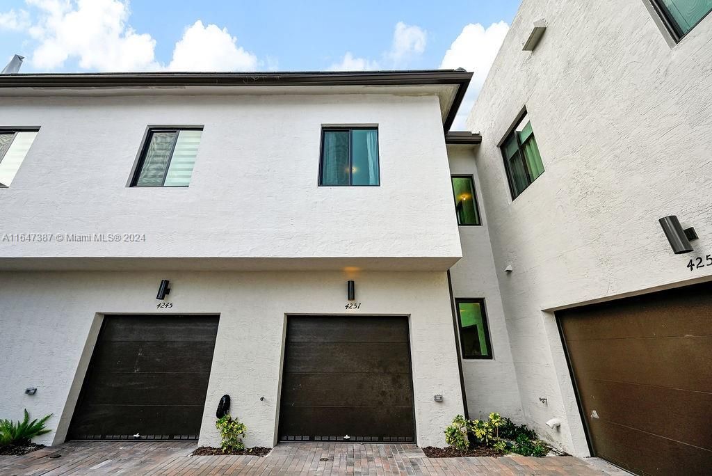 Recently Sold: $680,000 (3 beds, 2 baths, 1604 Square Feet)
