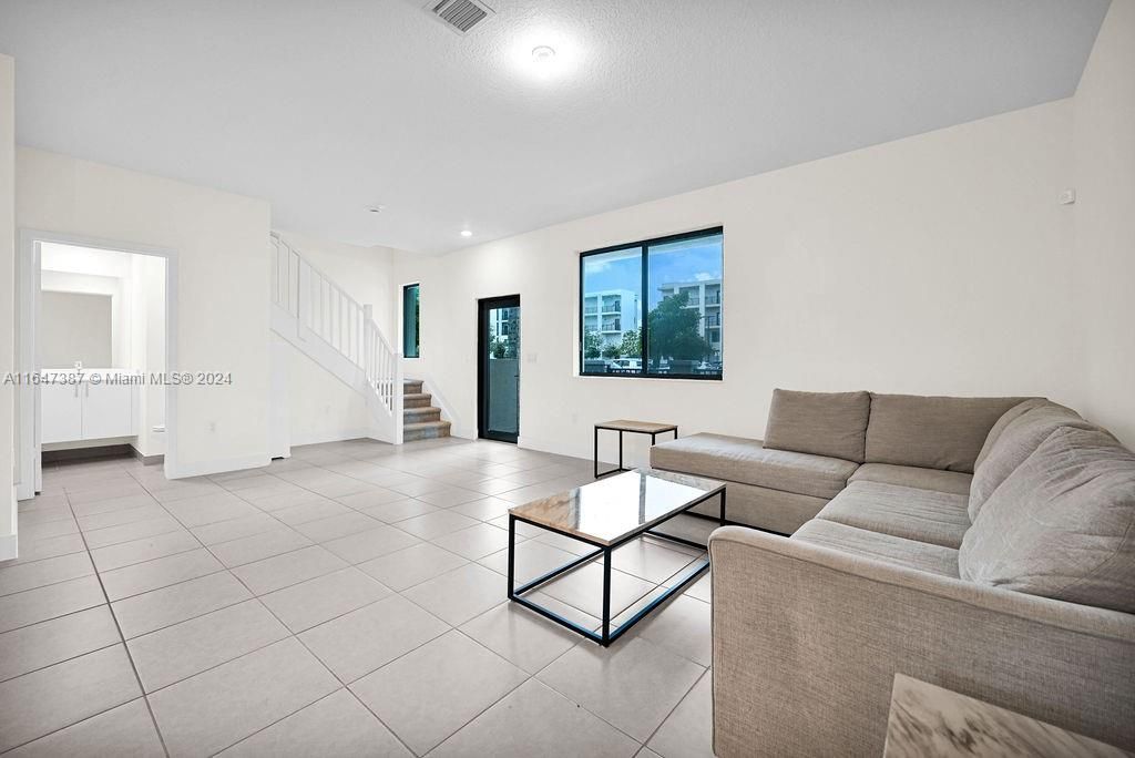Recently Sold: $680,000 (3 beds, 2 baths, 1604 Square Feet)