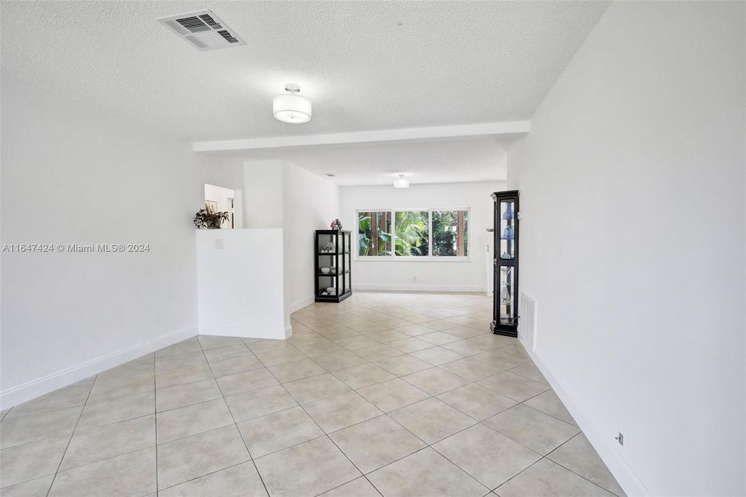 For Sale: $559,000 (2 beds, 1 baths, 1020 Square Feet)