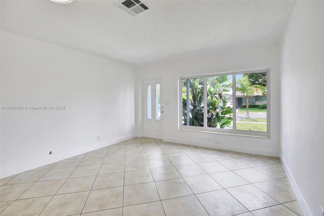 For Sale: $559,000 (2 beds, 1 baths, 1020 Square Feet)