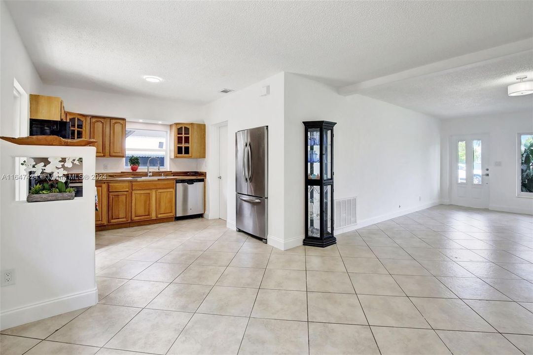 For Sale: $559,000 (2 beds, 1 baths, 1020 Square Feet)