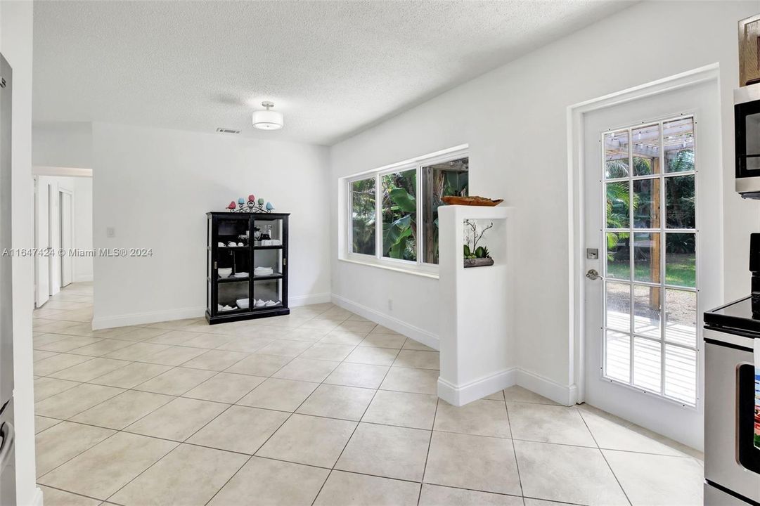 For Sale: $559,000 (2 beds, 1 baths, 1020 Square Feet)