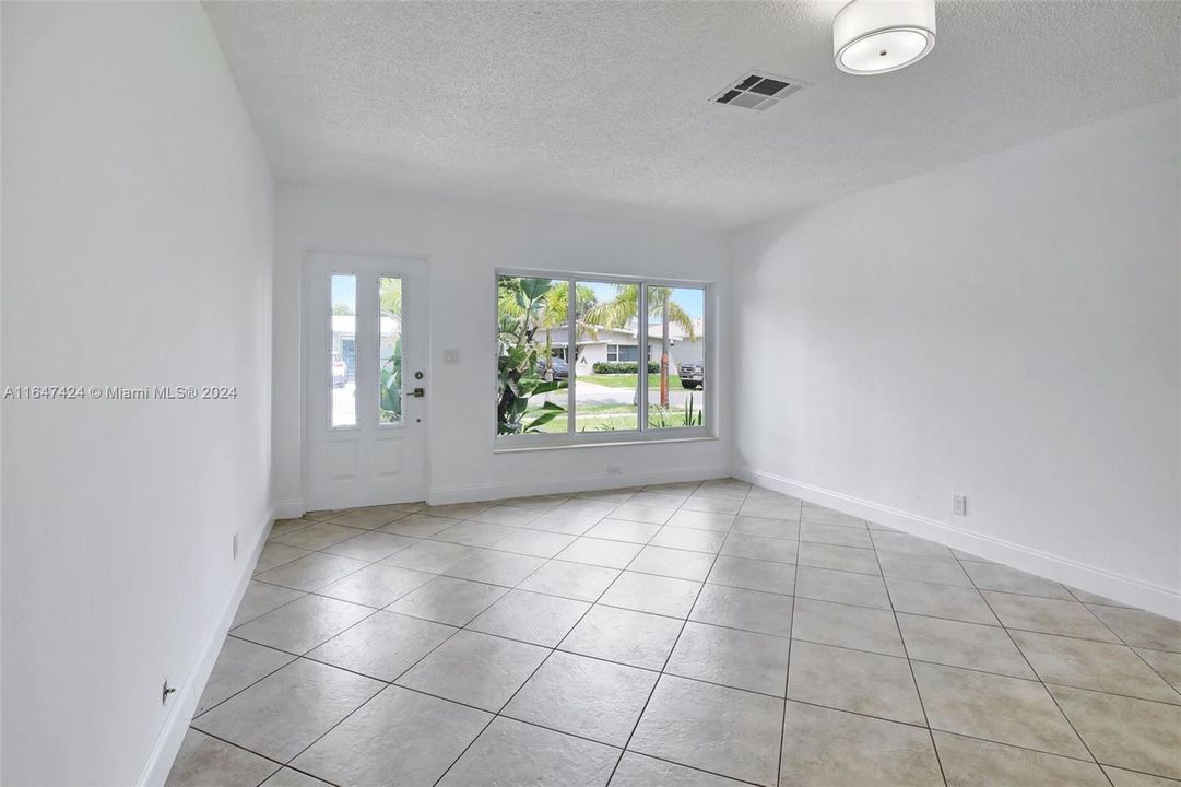 For Sale: $559,000 (2 beds, 1 baths, 1020 Square Feet)