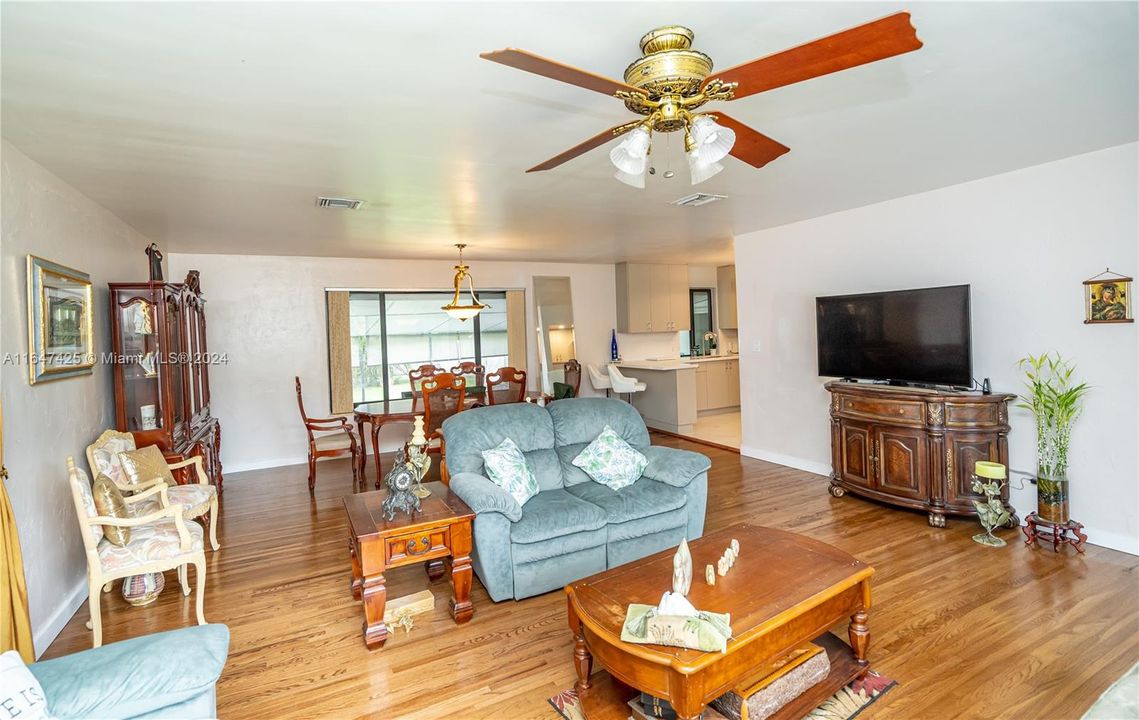 For Sale: $1,100,000 (3 beds, 2 baths, 1396 Square Feet)