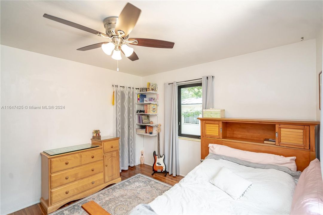 For Sale: $1,100,000 (3 beds, 2 baths, 1396 Square Feet)