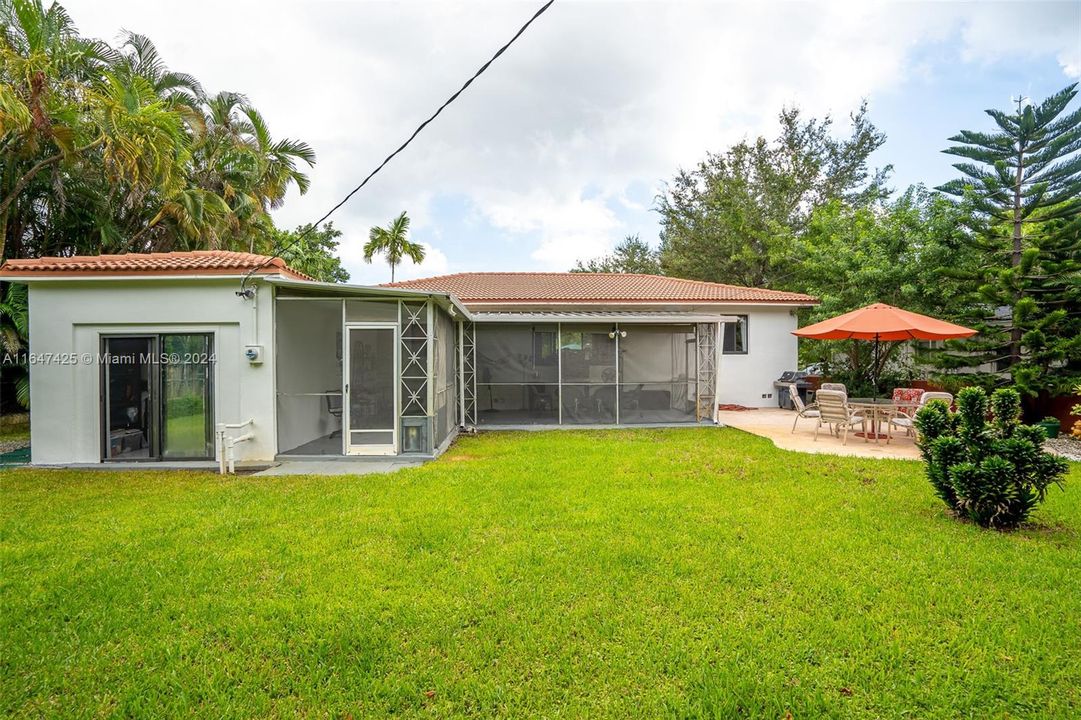 For Sale: $1,100,000 (3 beds, 2 baths, 1396 Square Feet)