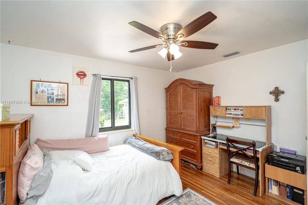 For Sale: $1,100,000 (3 beds, 2 baths, 1396 Square Feet)